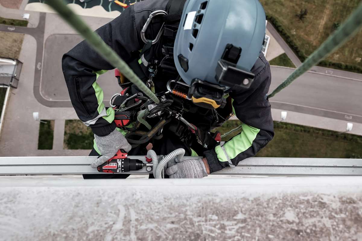 Tabela Led Aydınlatma ve Afiş Montaj